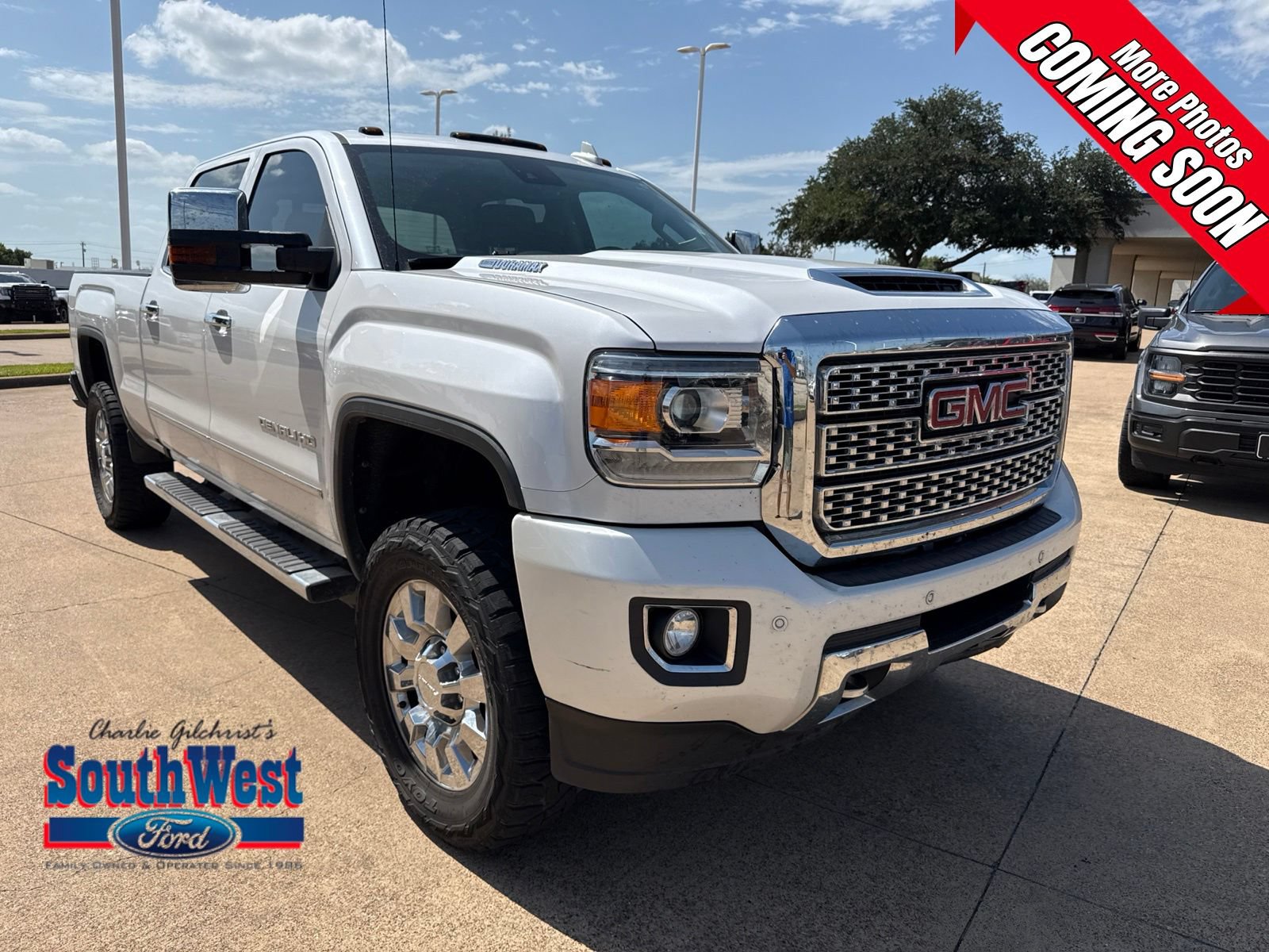 Used 2018 GMC Sierra 2500 Denali w/ Duramax Plus Package AWD/4WD image 1