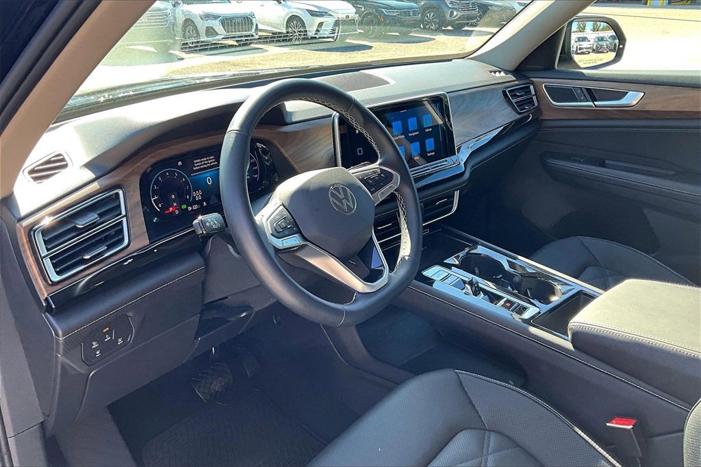 Certified 2025 Volkswagen Atlas SE w/ Black Wheel Package image 14