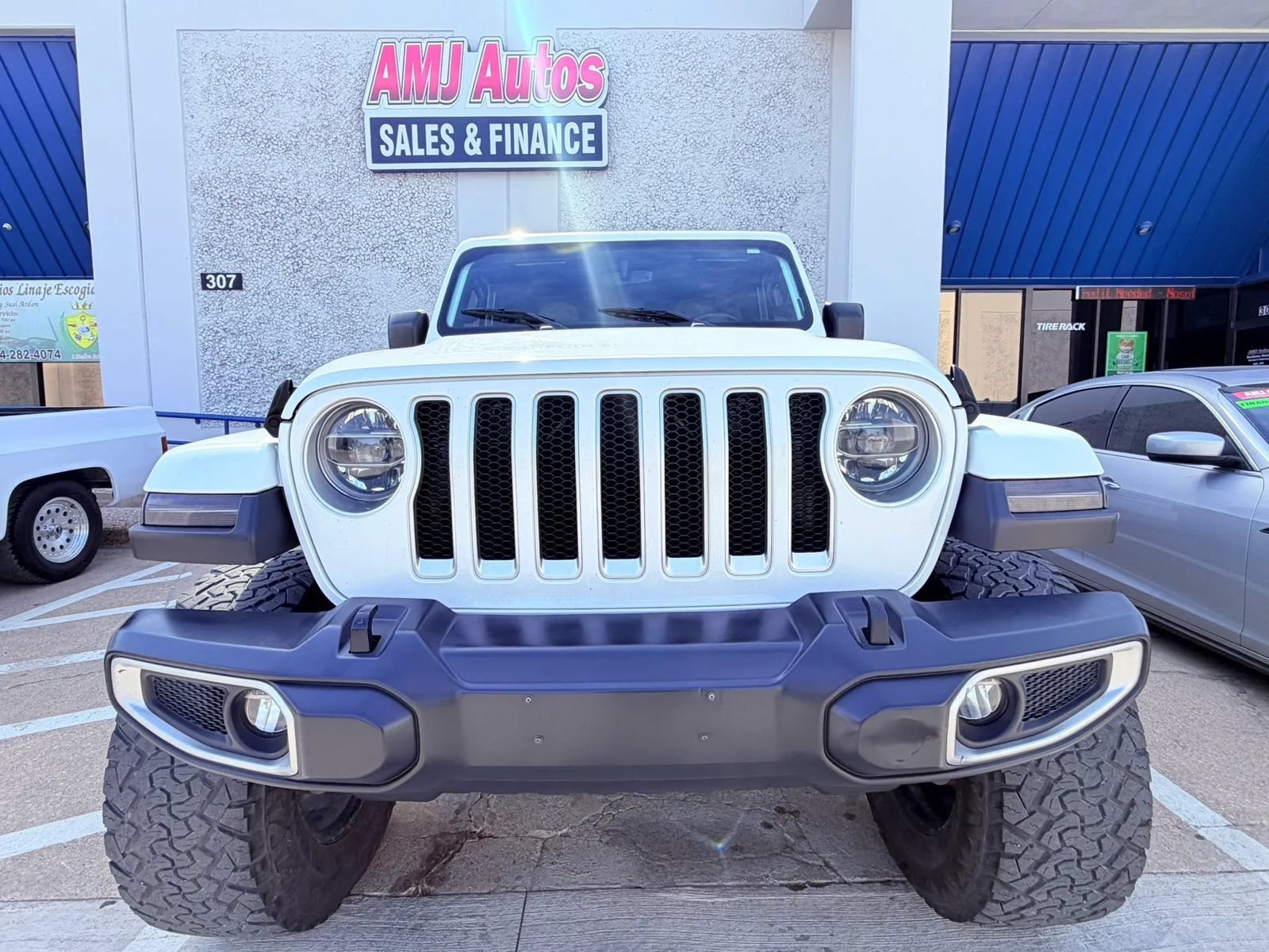 Used 2018 Jeep Wrangler Unlimited Sahara AWD/4WD image 8