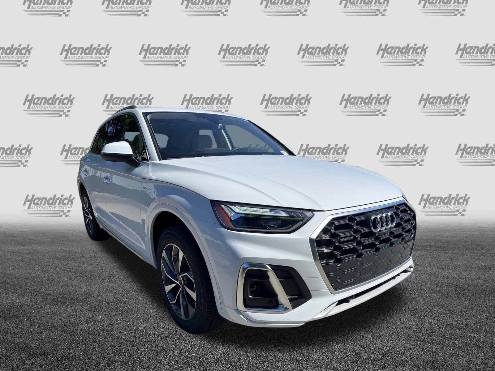 Certified 2023 Audi Q5 2.0T Premium Plus w/ Premium Plus Package AWD/4WD image 2