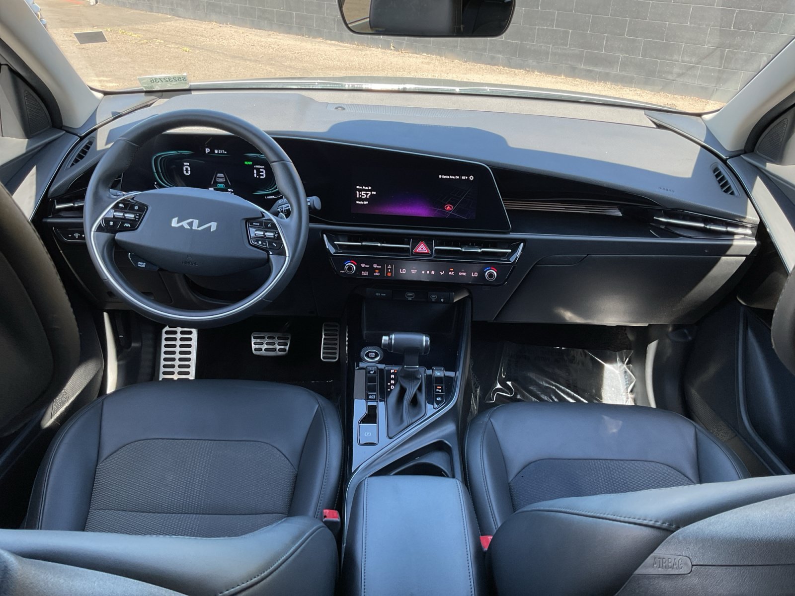 Used 2025 Kia Niro EX Touring FWD image 17