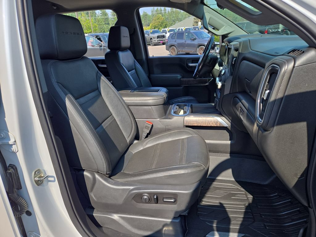 Used 2020 GMC Sierra 3500 Denali w/ Denali Ultimate Package AWD/4WD image 17
