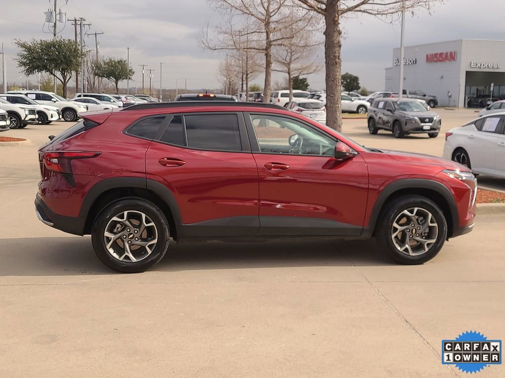 Used 2025 Chevrolet Trax LT w/ LT Convenience Package image 4