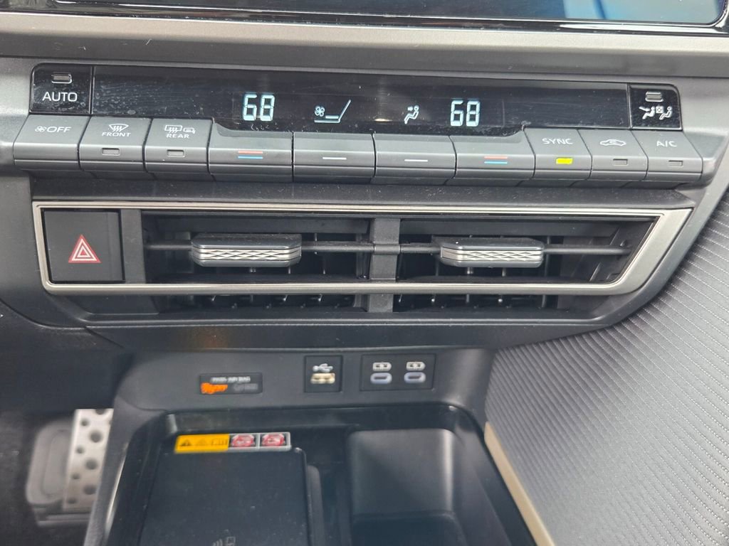 Used 2025 Toyota Camry SE image 19