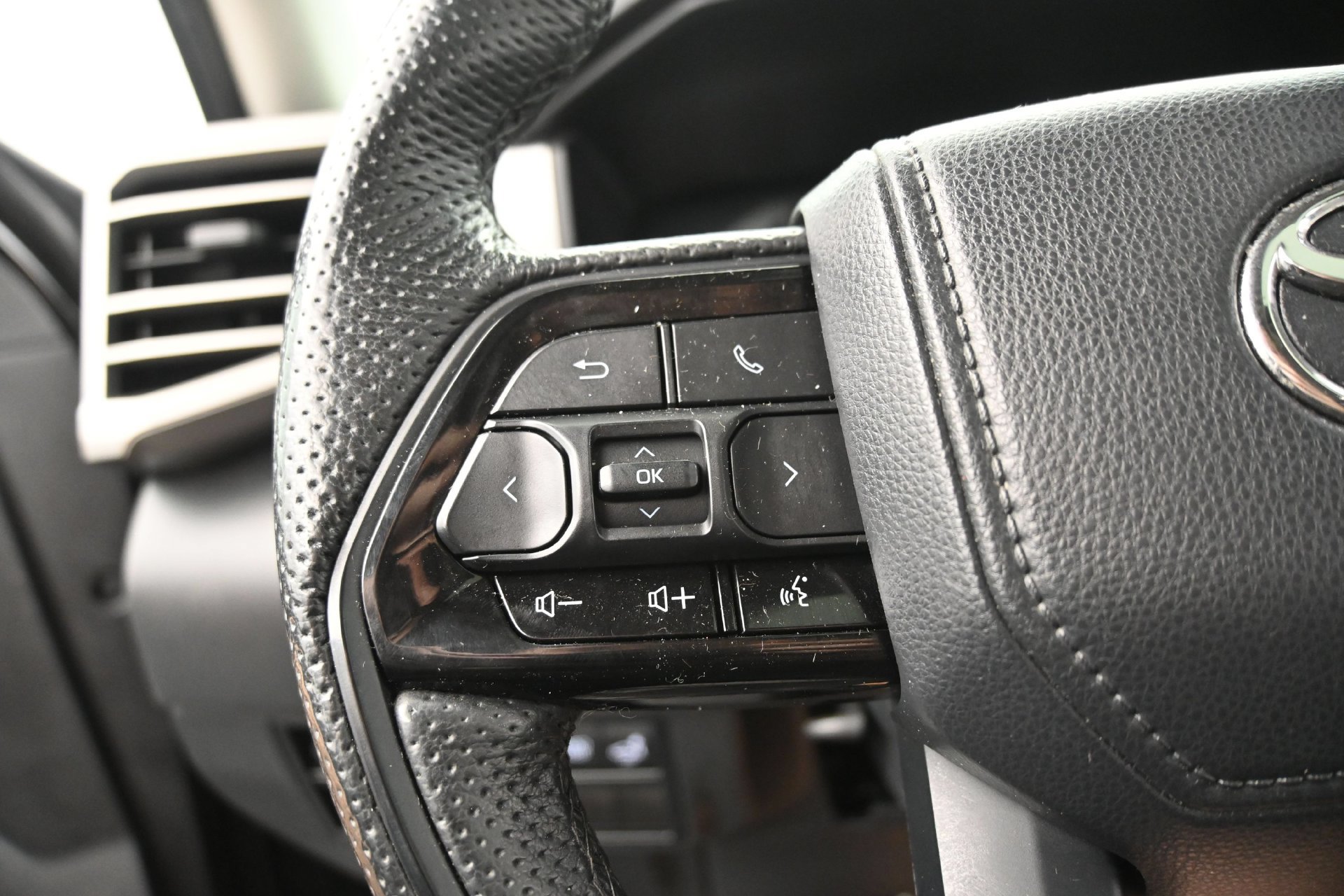 Used 2022 Toyota Tundra Limited AWD/4WD image 24