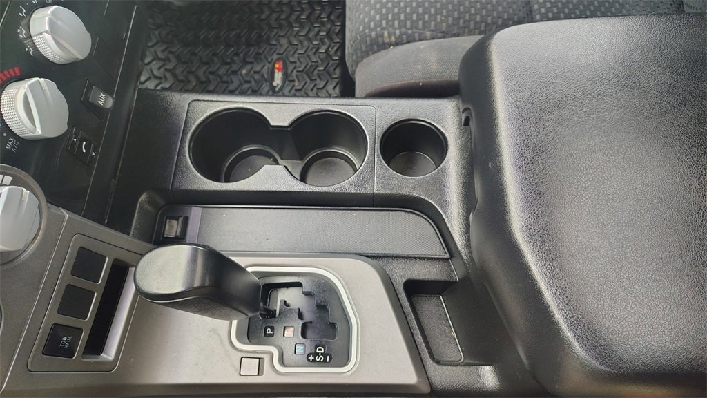 Used 2011 Toyota Tundra 4x4 CrewMax image 24