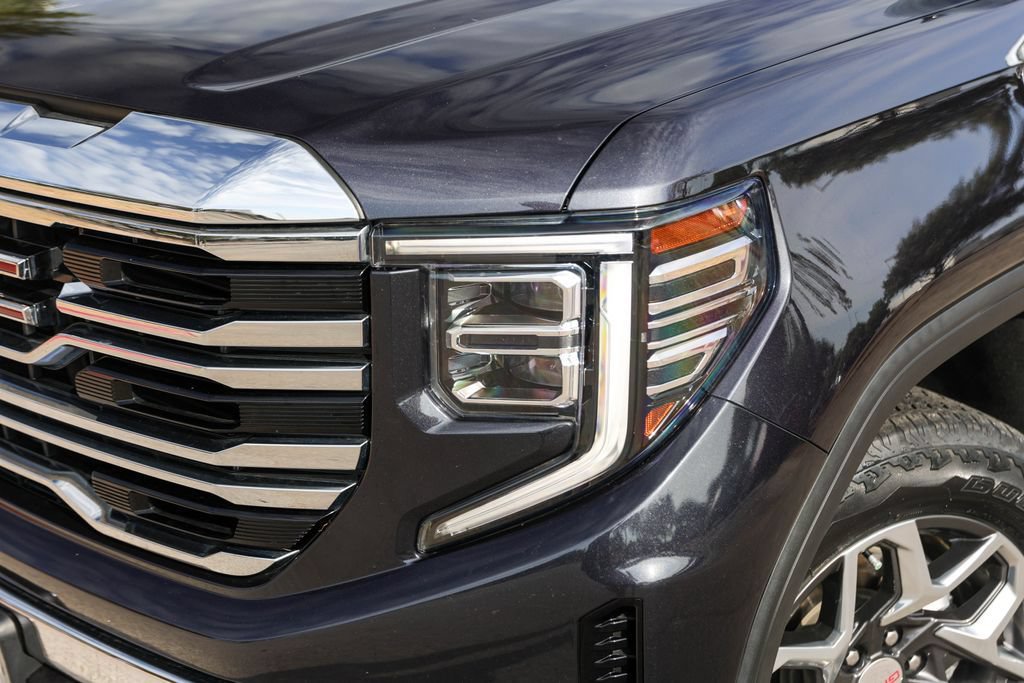 Used 2023 GMC Sierra 1500 SLT w/ SLT Premium Package AWD/4WD image 3