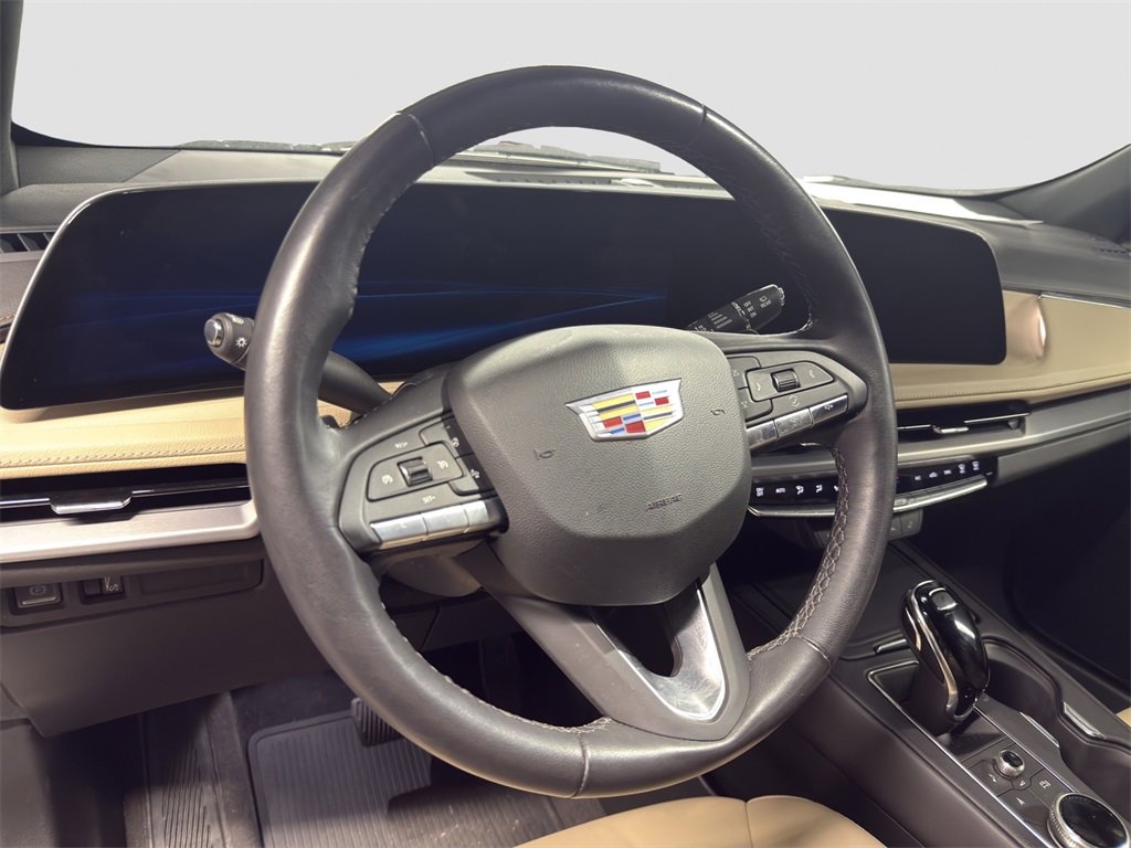 Used 2024 Cadillac XT4 Luxury w/ Cold Weather Package image 9