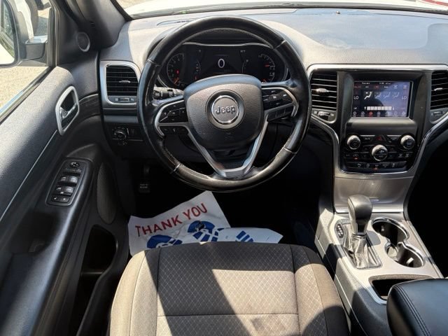 Used 2020 Jeep Grand Cherokee Laredo AWD/4WD image 33