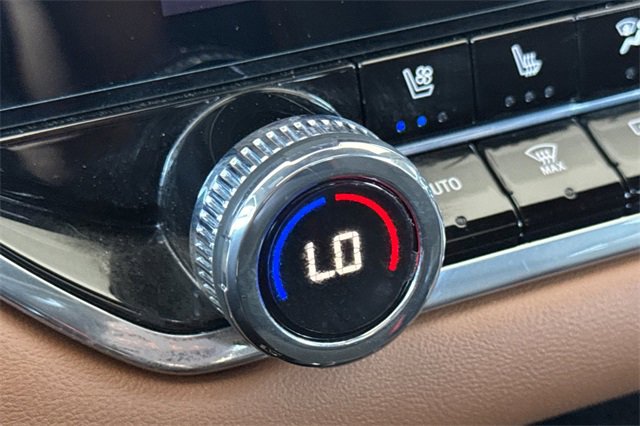 Used 2024 GMC Canyon AT4 w/ AT4 Premium Package image 29