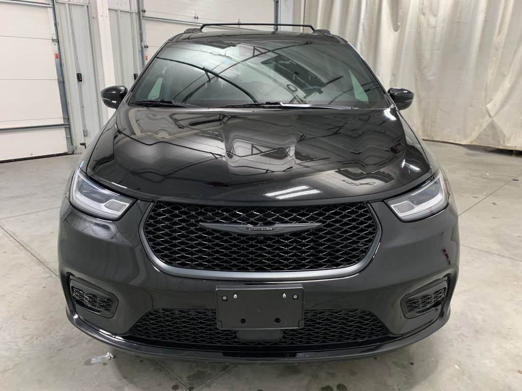 Used 2025 Chrysler Pacifica Limited image 31