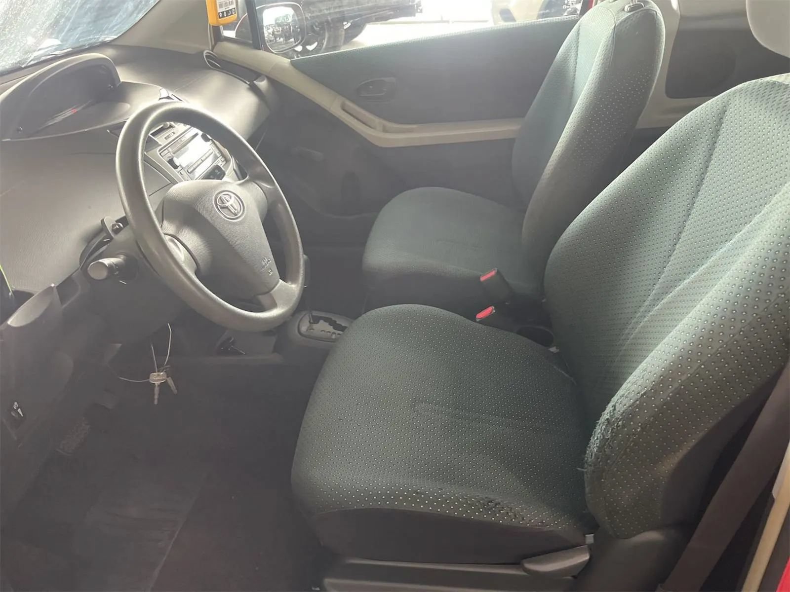 Used 2007 Toyota Yaris 2-Door Hatchback w/ Convenience Pkg FWD image 5