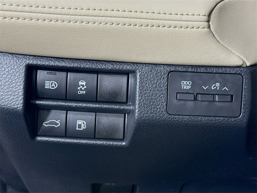 Certified 2020 Toyota Avalon XLE w/ Moonroof Package image 19