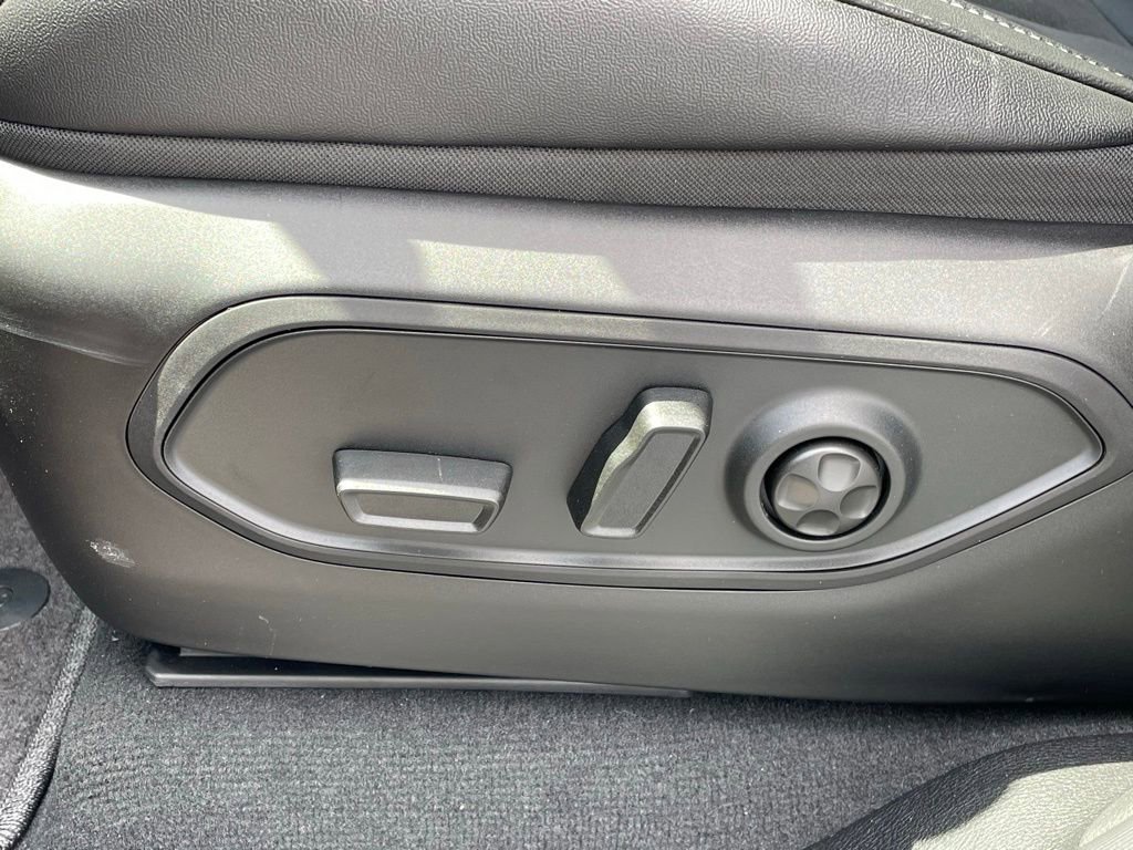 New 2025 Jeep Grand Cherokee Altitude image 37
