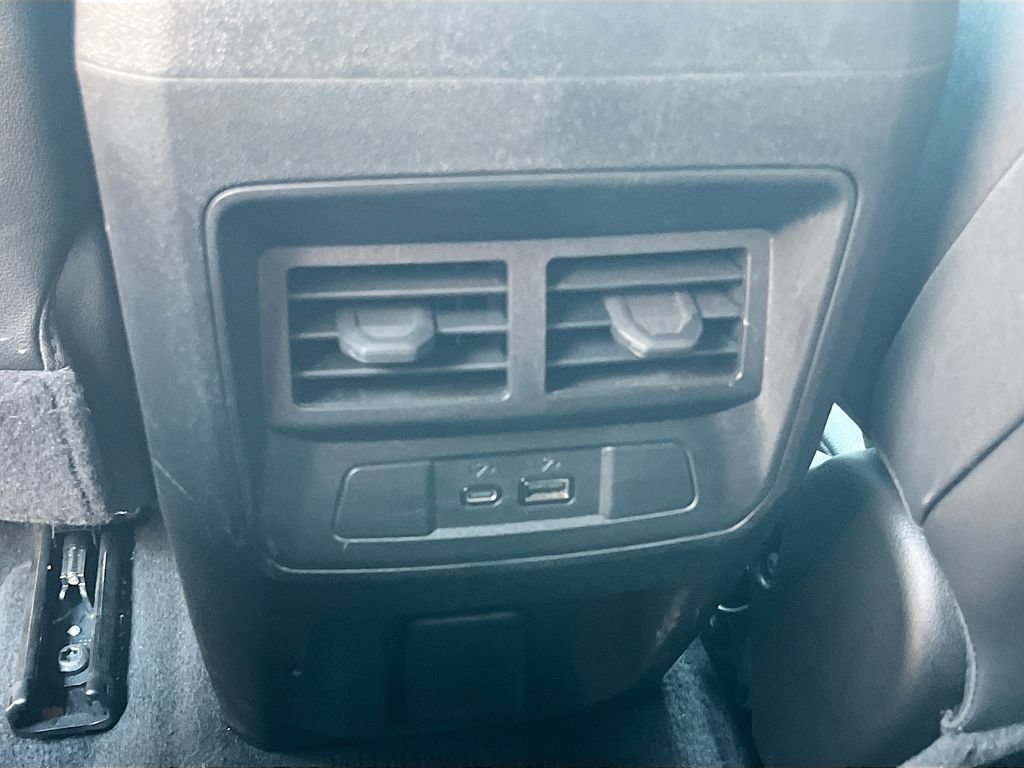 Used 2025 Chevrolet Colorado Z71 w/ Technology Package AWD/4WD image 25