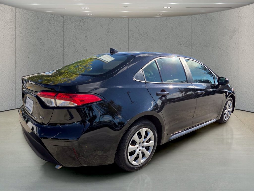 Used 2025 Toyota Corolla LE FWD image 5