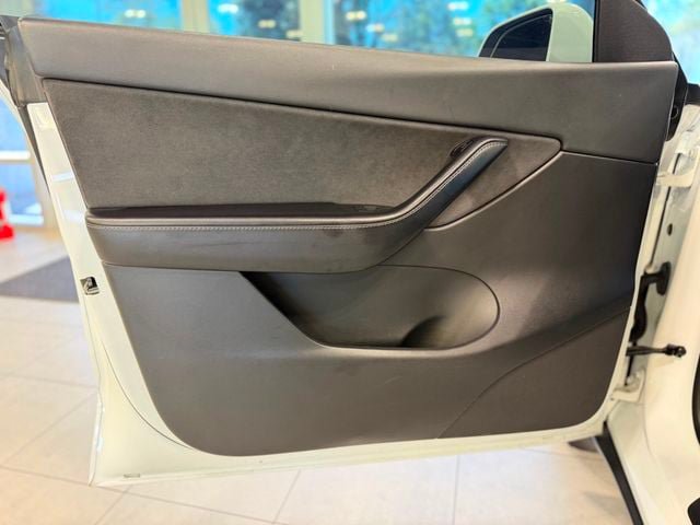 Used 2022 Tesla Model Y Long Range AWD/4WD image 18
