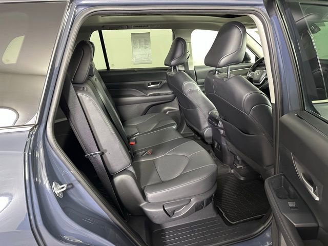 Used 2024 Toyota Grand Highlander XLE AWD/4WD image 12
