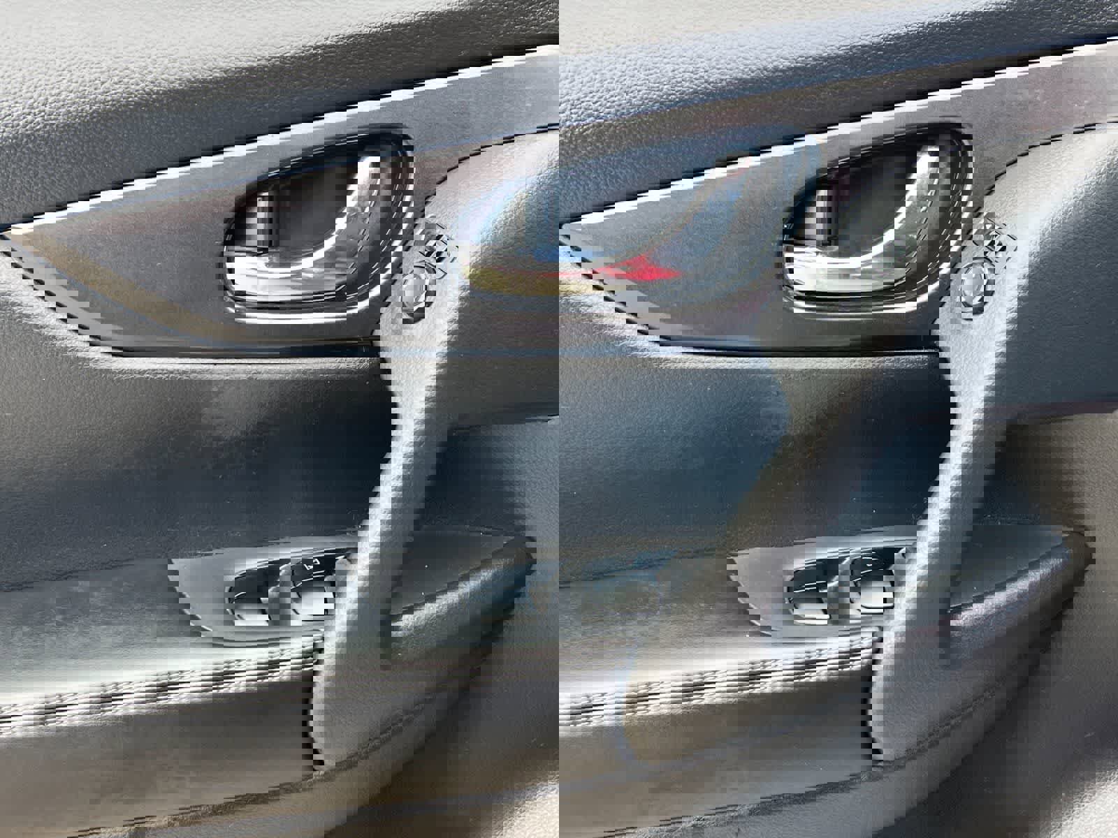 Used 2017 Nissan Rogue SV image 13