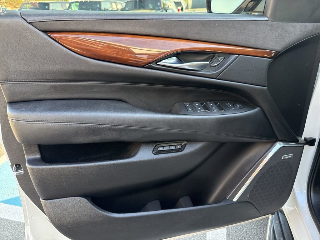 Used 2017 Cadillac Escalade ESV Luxury image 15