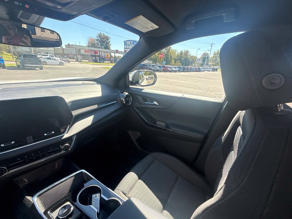 Used 2026 Chevrolet Equinox LT FWD image 16