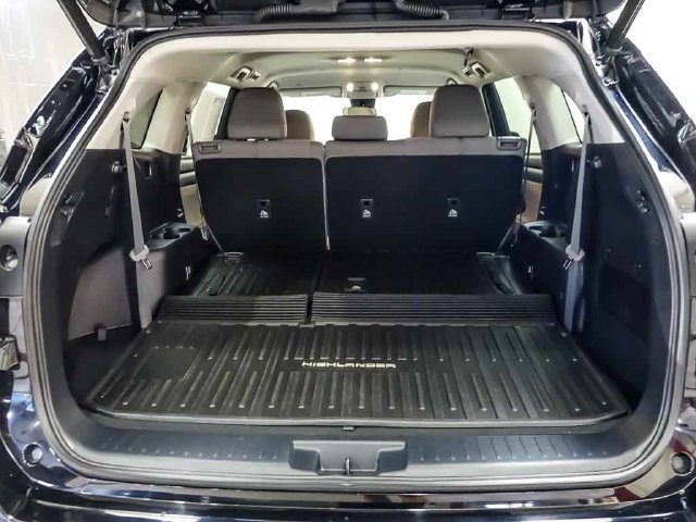 Used 2022 Toyota Highlander LE AWD/4WD image 24