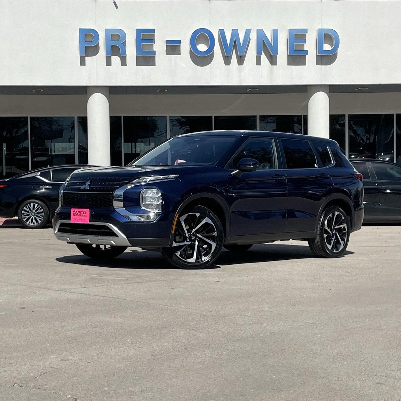 Used 2024 Mitsubishi Outlander SE image 1