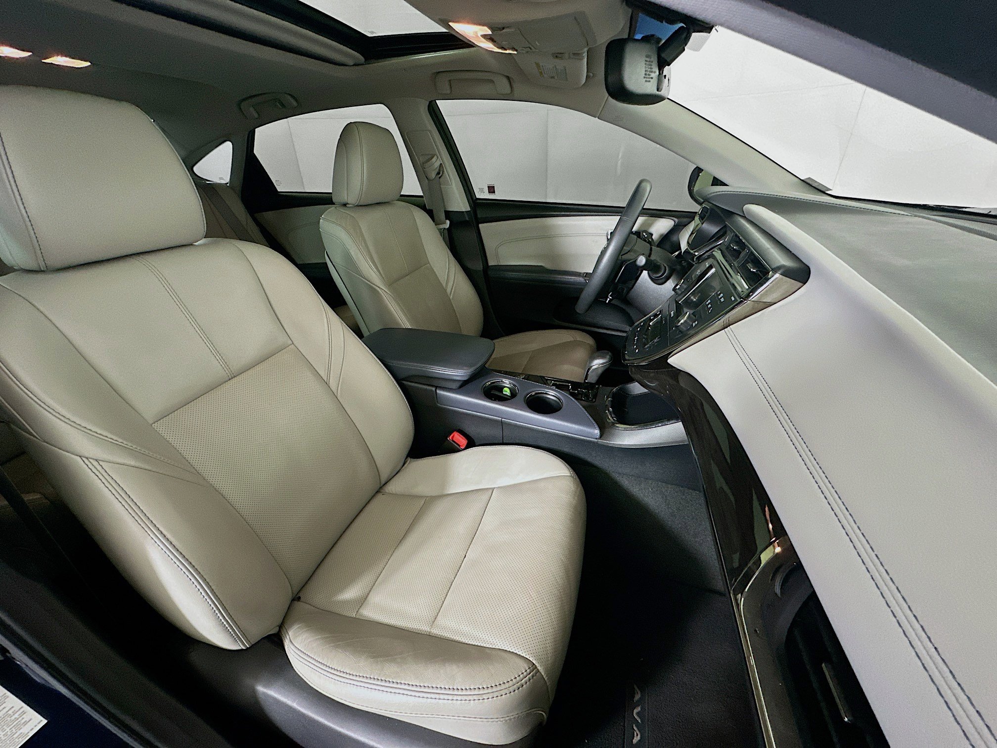 Used 2014 Toyota Avalon Limited FWD image 33