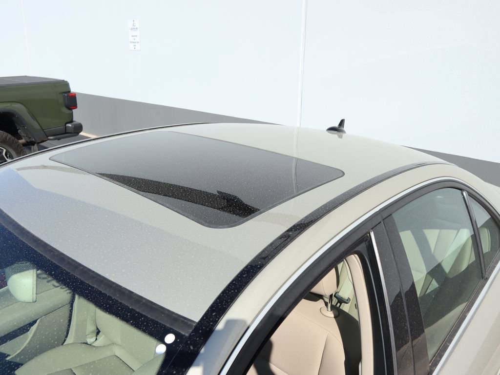 Used 2011 Mercedes-Benz C 300 Sedan image 5