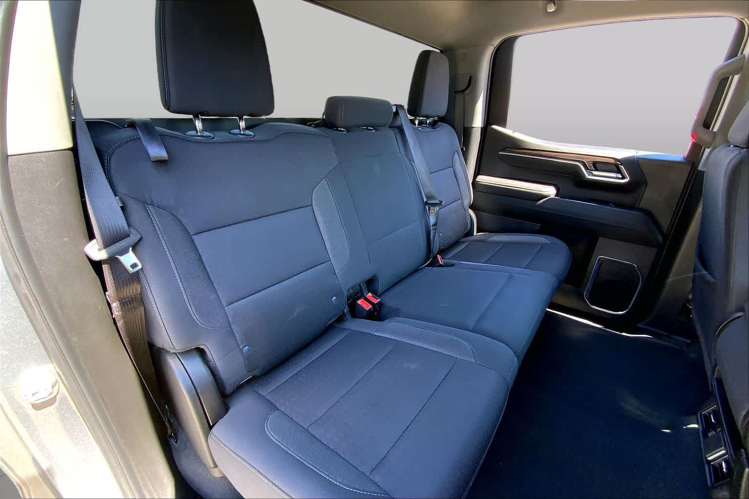 Used 2025 Chevrolet Silverado 1500 LT AWD/4WD image 32