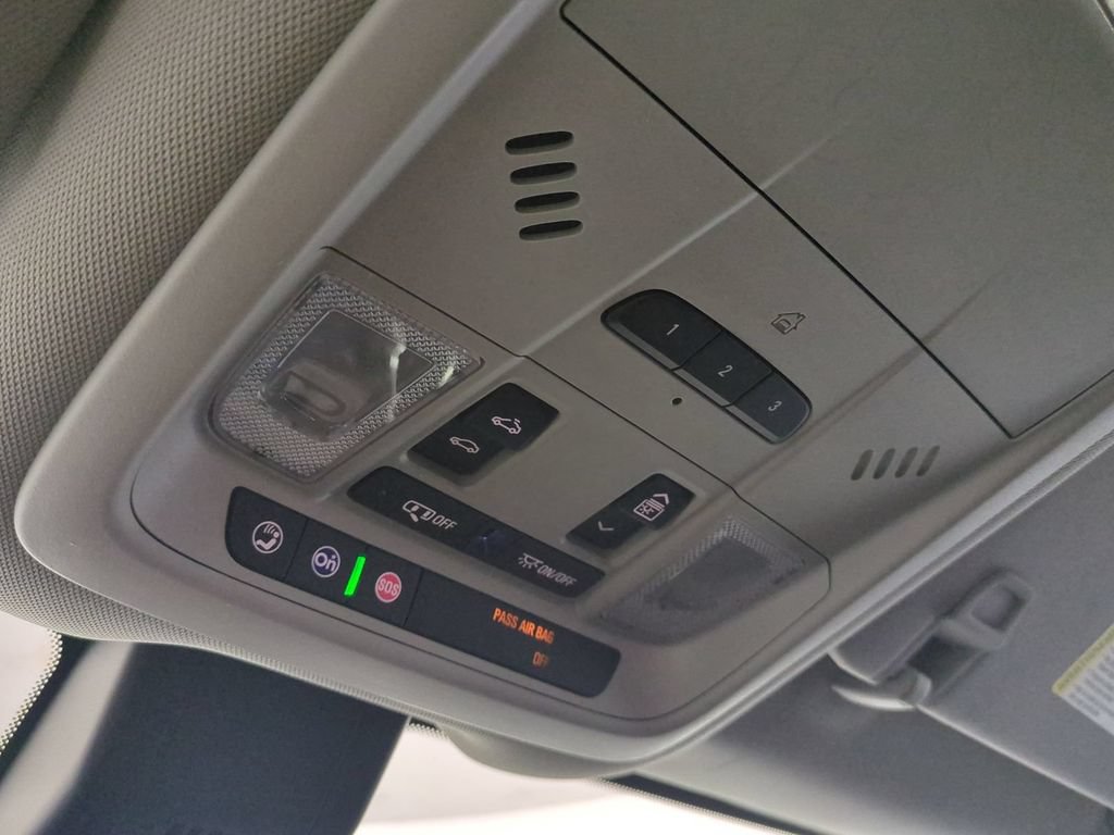 Used 2018 Chevrolet Equinox Premier FWD image 25