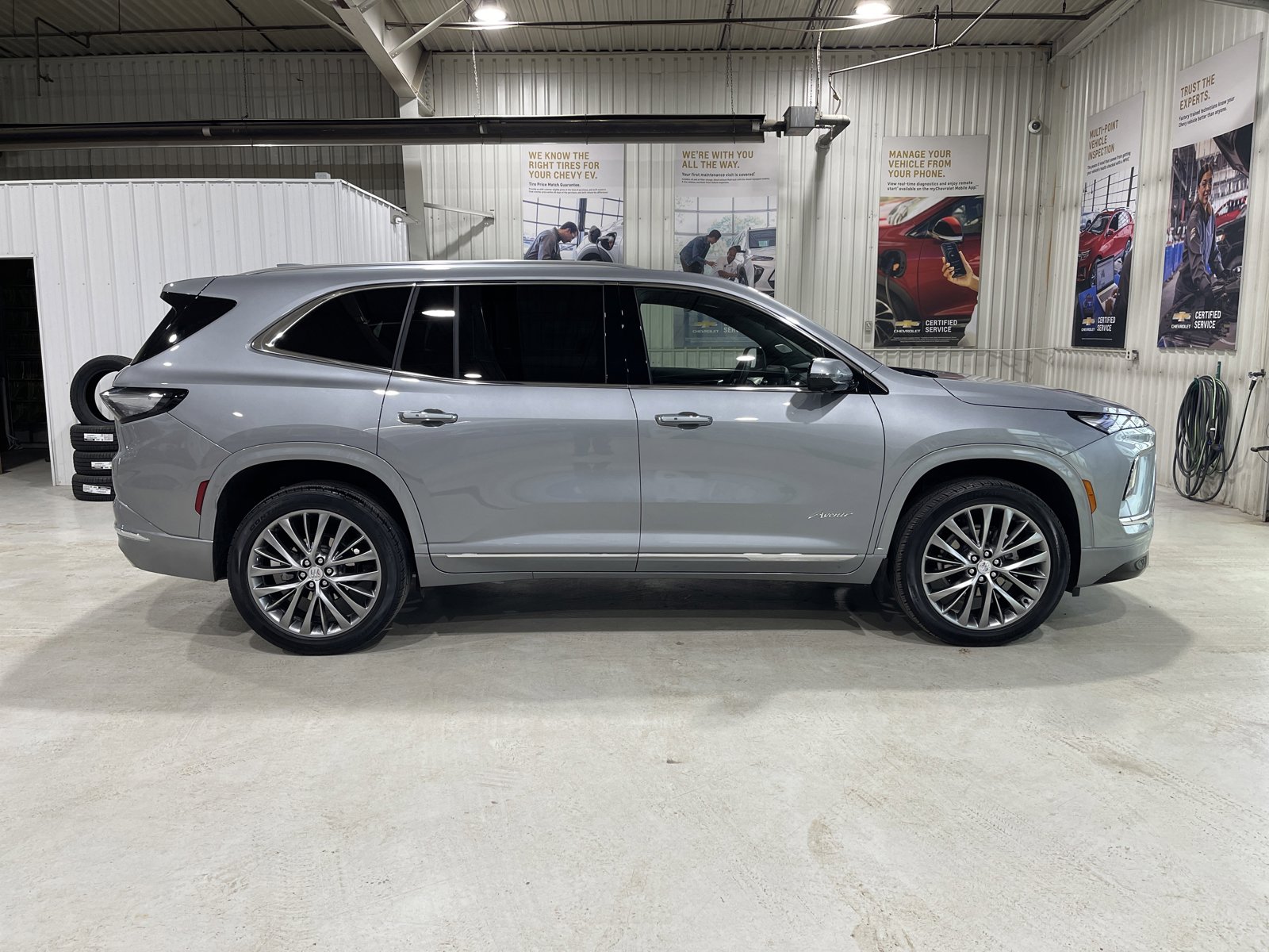 Used 2025 Buick Enclave Avenir w/ Trailering Package, 5000 lbs. AWD/4WD image 9