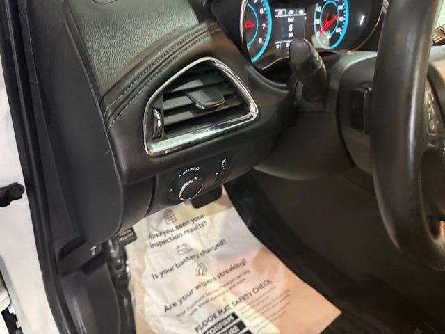 Used 2018 Chevrolet Cruze Premier FWD image 13
