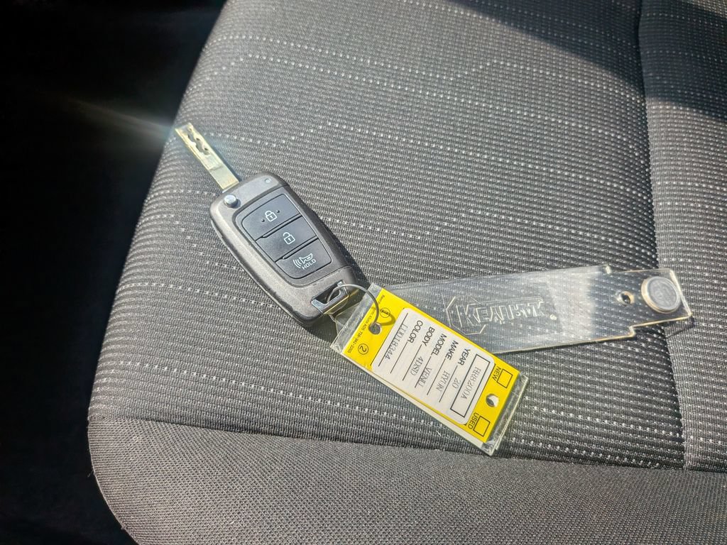 Used 2020 Hyundai Venue SE FWD image 17