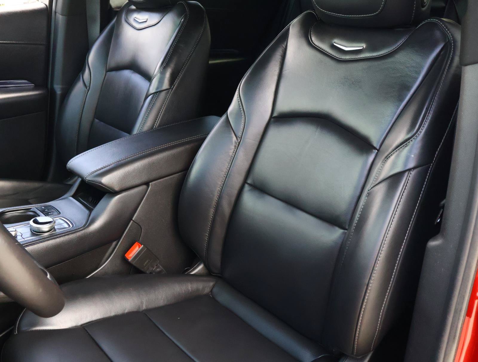 Used 2023 Cadillac XT4 Luxury w/ Cold Weather Package FWD image 19