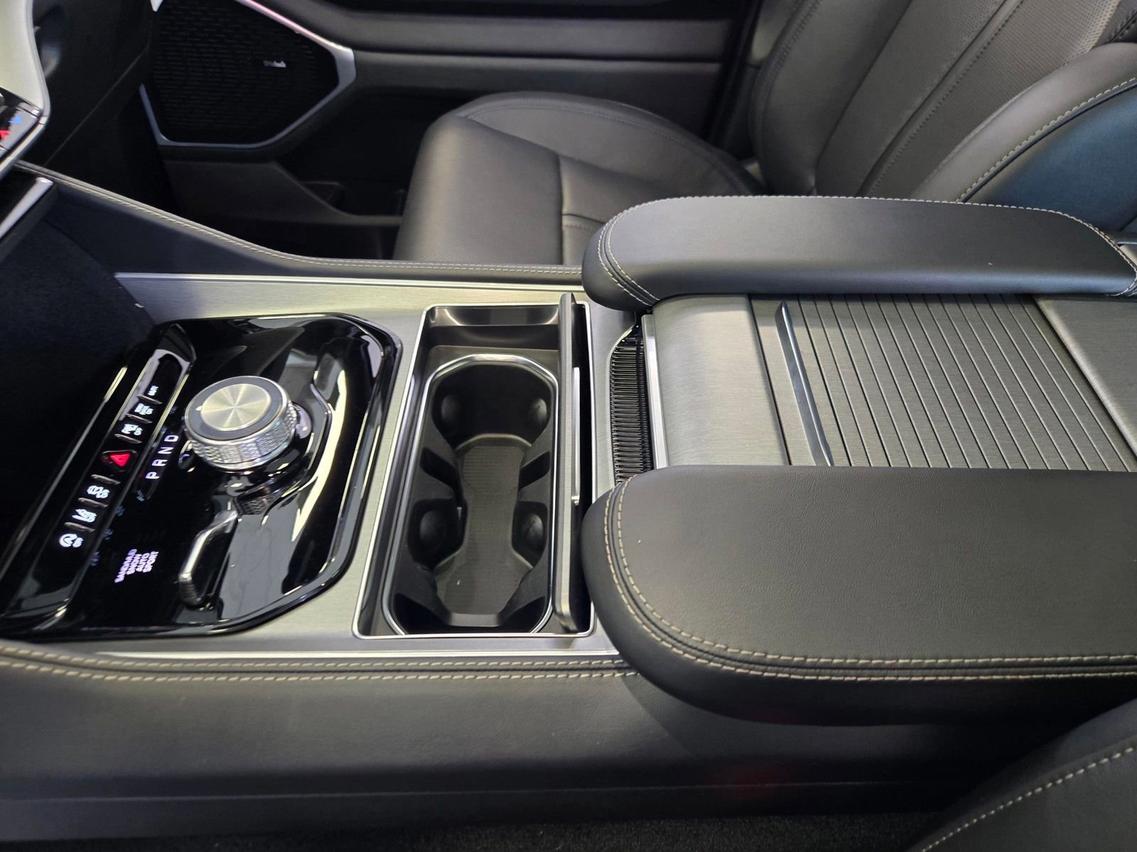 New 2026 Jeep Grand Wagoneer Limited AWD/4WD image 12