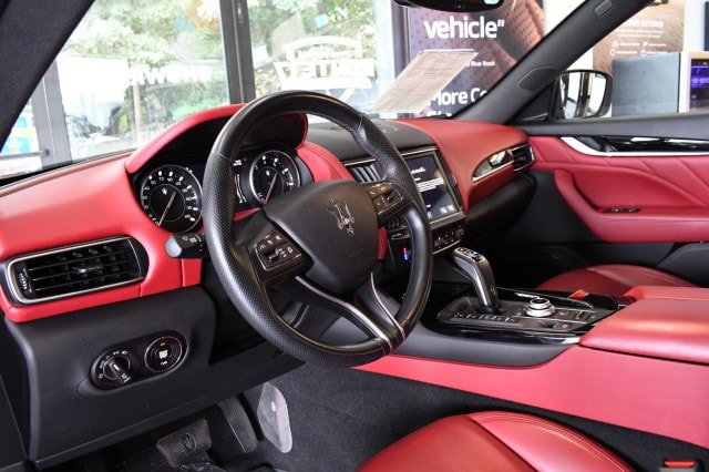 Used 2023 Maserati Levante GT AWD/4WD image 34