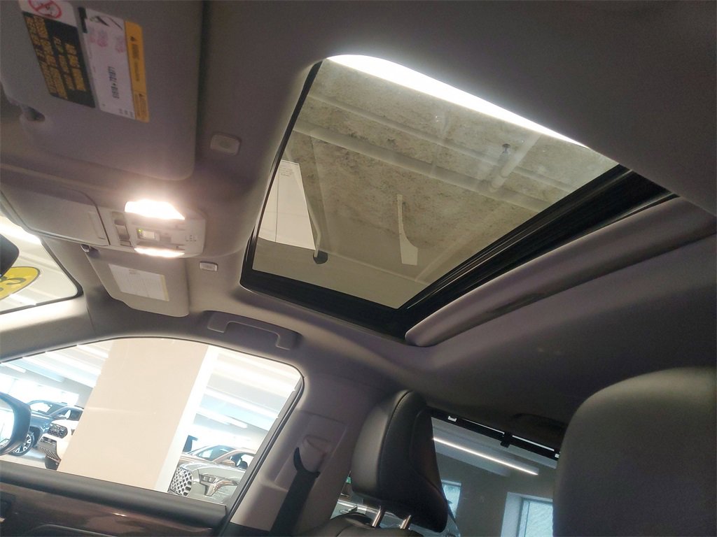 Used 2023 Toyota Highlander Limited image 19