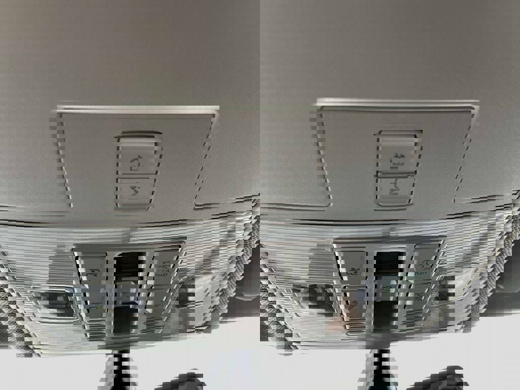 Used 2020 Volkswagen Tiguan SE w/ Panoramic Sunroof Package image 36