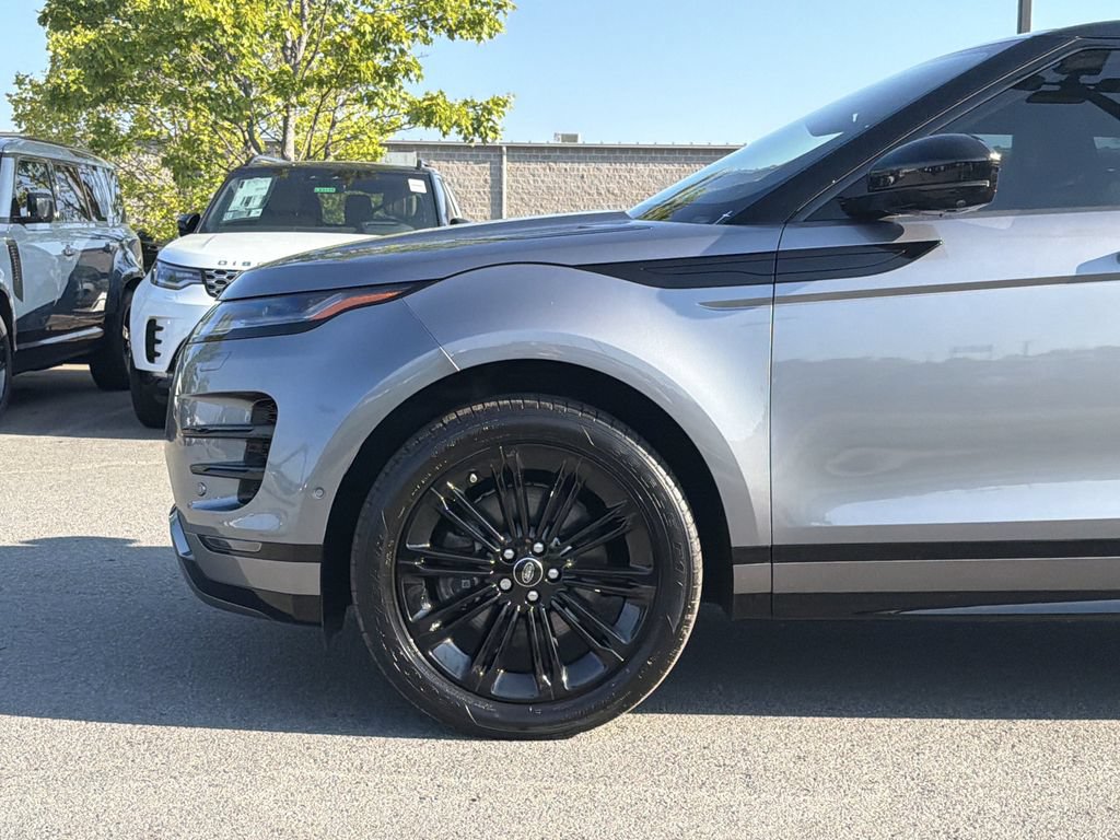 Used 2025 Land Rover Range Rover Evoque Dynamic SE AWD/4WD image 9