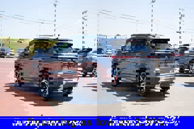 New 2025 Volkswagen Tiguan SE image 4