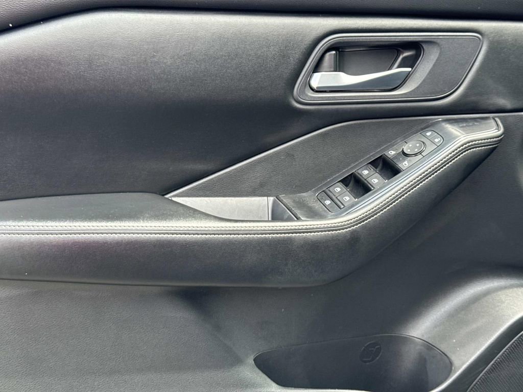 Certified 2024 Nissan Rogue SV FWD image 19