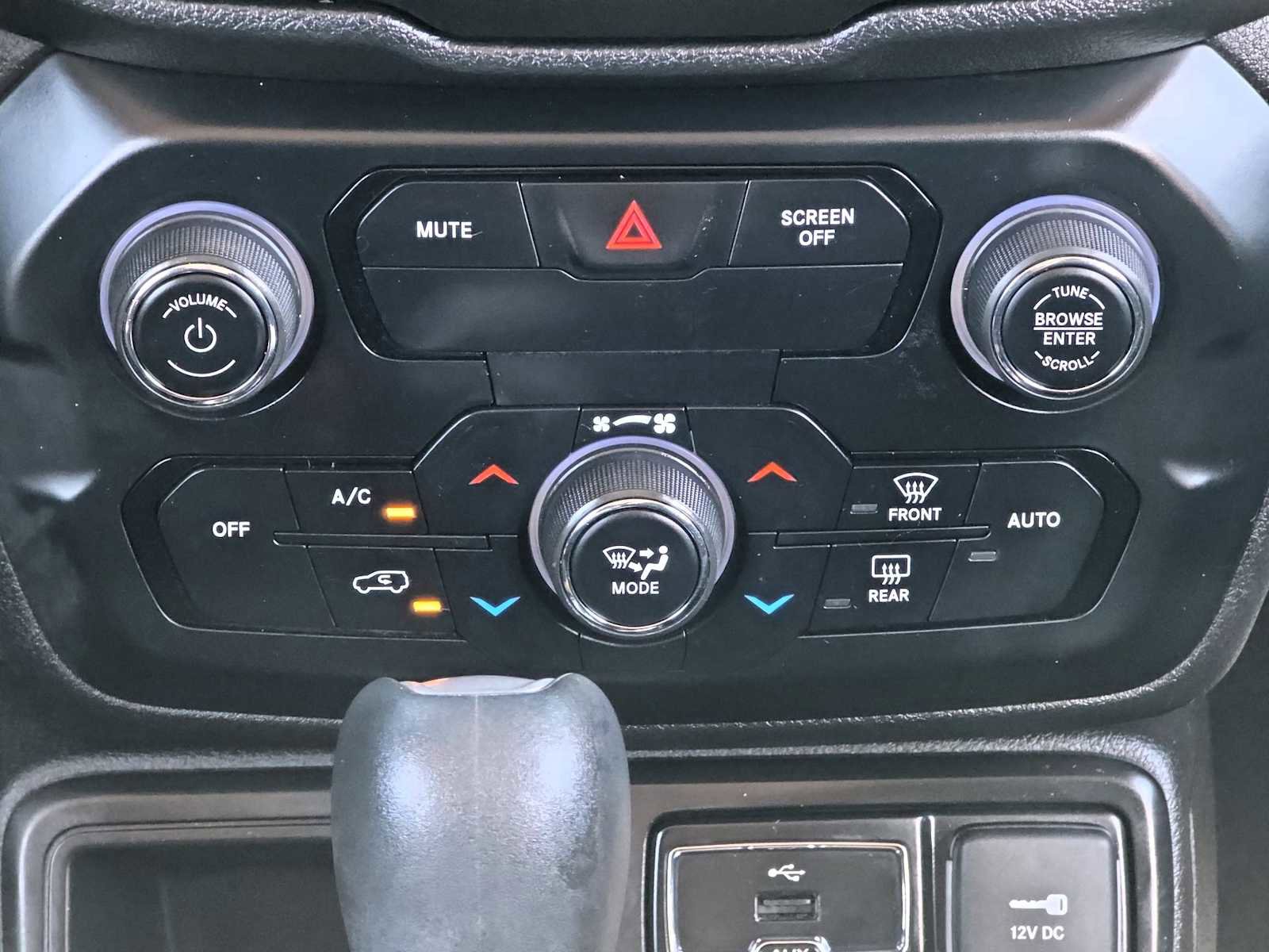 Used 2020 Jeep Renegade Altitude FWD image 21