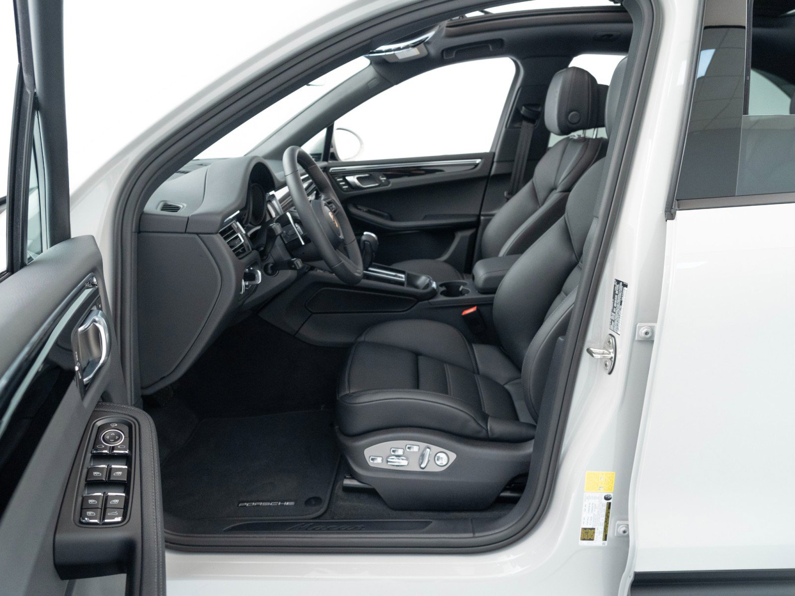 New 2026 Porsche Macan image 18