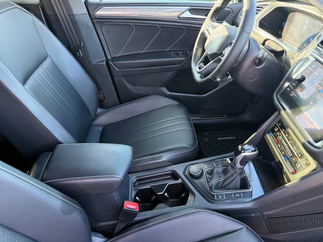 Used 2022 Volkswagen Tiguan SE R-Line AWD/4WD image 23
