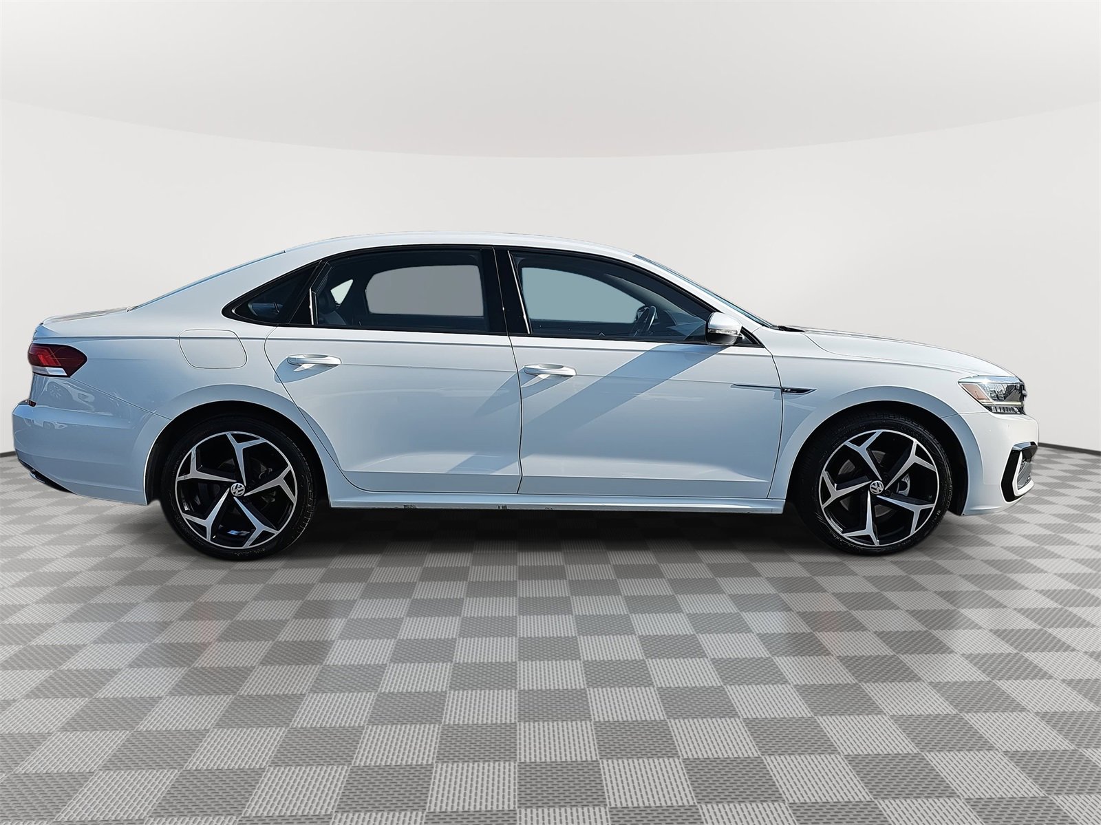 Used 2021 Volkswagen Passat 2.0T R-Line image 4