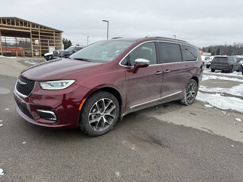 Used 2021 Chrysler Pacifica Limited image 3