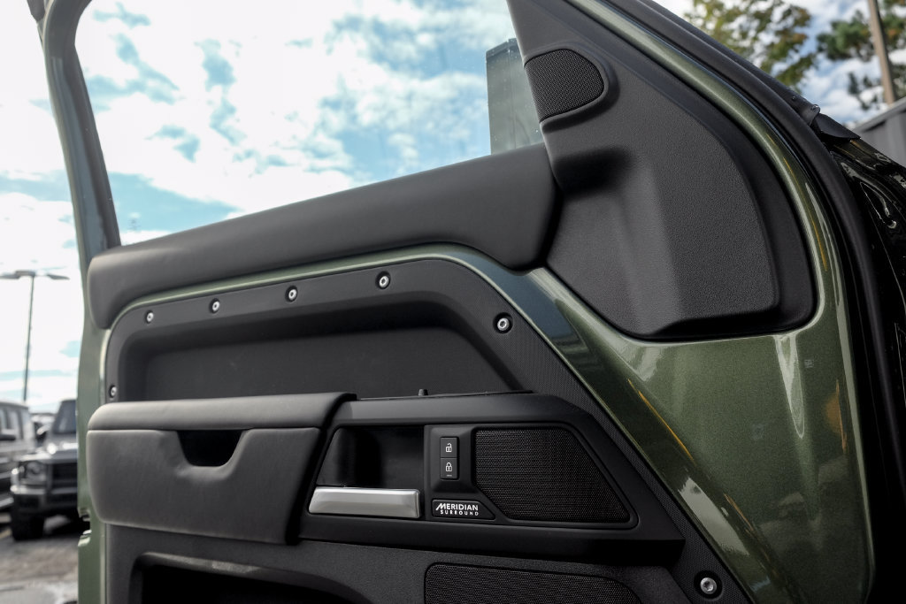 New 2026 Land Rover Defender 110 X-Dynamic SE AWD/4WD image 11