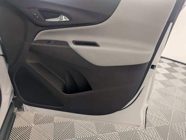 Used 2020 Chevrolet Equinox LS image 32