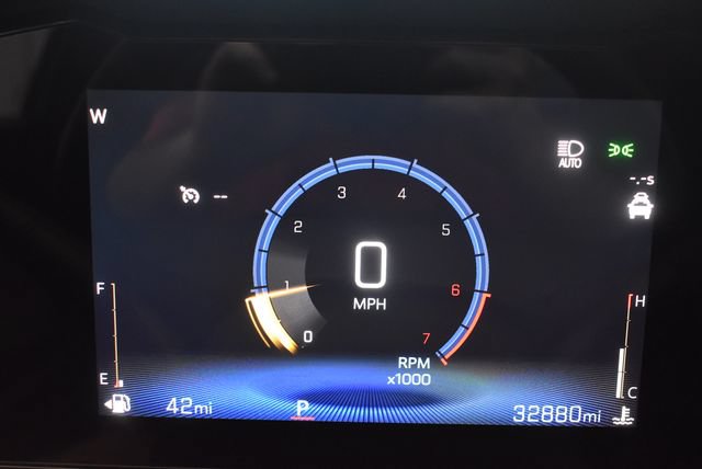 Used 2025 Chevrolet Trax LT w/ LT Convenience Package FWD image 24